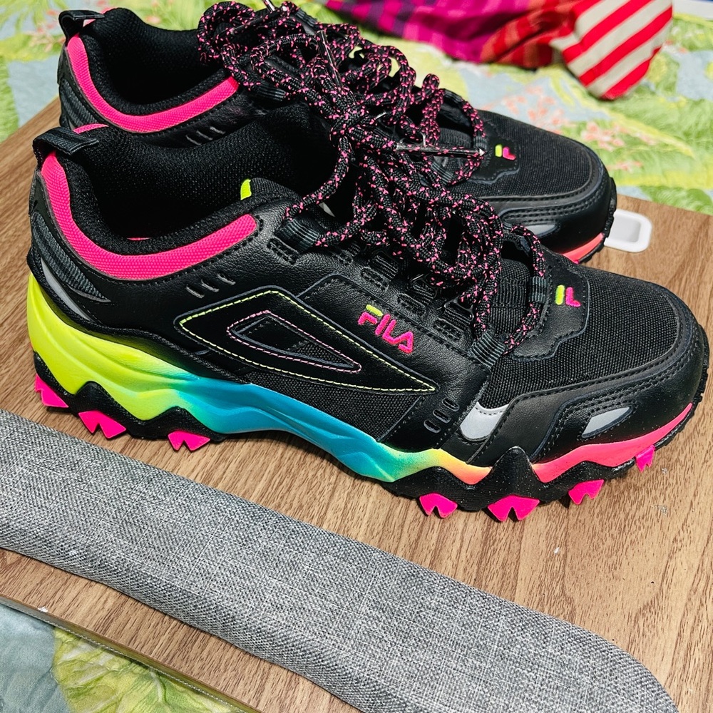Fila Oakmont Trail 14 size 8 Women’s New without Box Never Worn! Neon!
